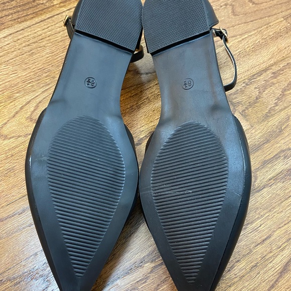 NEW! 🌟 Journee Collection-Black Pointed Flats, Faux Leather.Size 8.5! - Picture 3 of 5